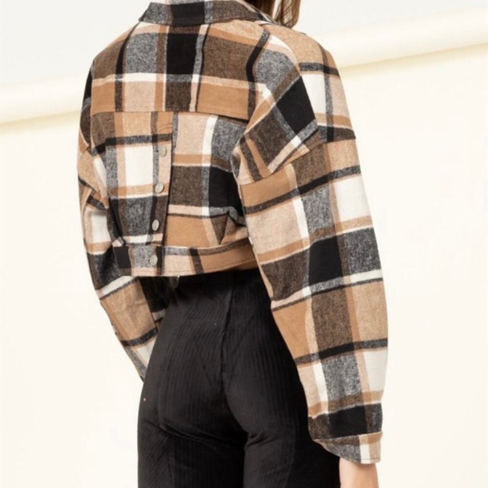 HYFVE Size Medium Cropped Plaid Flannel Shacket Jacket Teal Tan Back Buttons - Picture 5 of 14